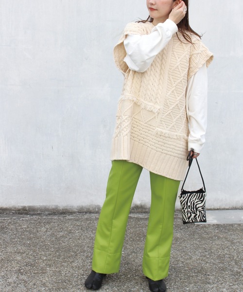 LAVEANGE（ラビアンジェ）の「フェイクレザースリットパンツ（その他パンツ・レディース・ブラック/グリーン・LL/3L/M/L）」の11枚目の写真