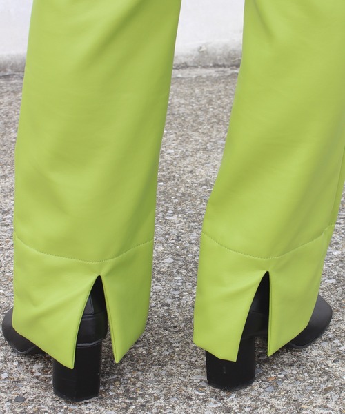 LAVEANGE（ラビアンジェ）の「フェイクレザースリットパンツ（その他パンツ・レディース・ブラック/グリーン・LL/3L/M/L）」の16枚目の写真