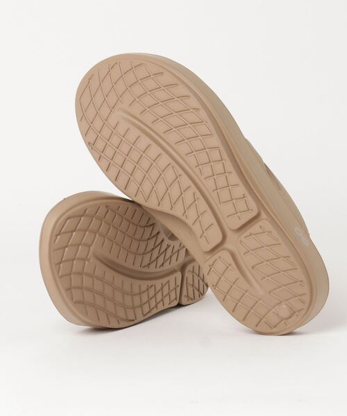 OOFOS(ウーフォス)の「OOFOS×MANASTASH/ウーフォス×マナスタッシュ OOriginal for MANASTAH(サンダル・メンズ・ブラック/ベージュ・23/24/25/26/27/28/29)」の4枚目の写真