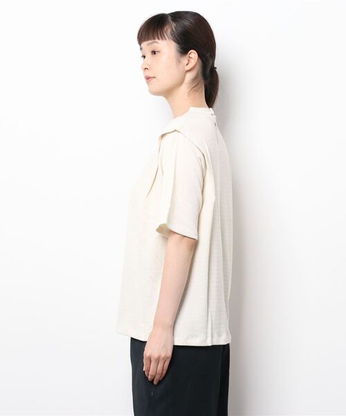 Lugnoncure（ルノンキュール）の「肩タックシャーリング天竺プルオーバー（Tシャツ/カットソー・レディース・カーキ/オフホワイト/ブラウン・ﾌﾘ-）」の5枚目の写真