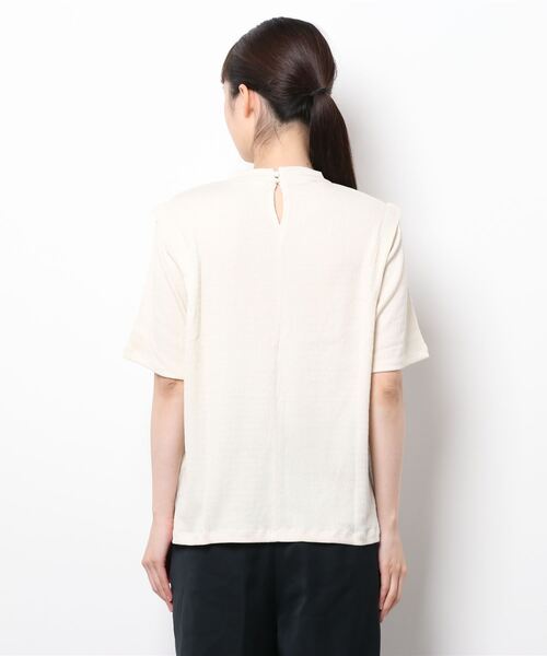 Lugnoncure（ルノンキュール）の「肩タックシャーリング天竺プルオーバー（Tシャツ/カットソー・レディース・カーキ/オフホワイト/ブラウン・ﾌﾘ-）」の4枚目の写真