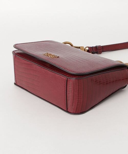 Guess（ゲス）の「TULLIA Mini Crossbody Flap（ショルダーバッグ・レディース・ボルドー・ONE SIZE）」の10枚目の写真