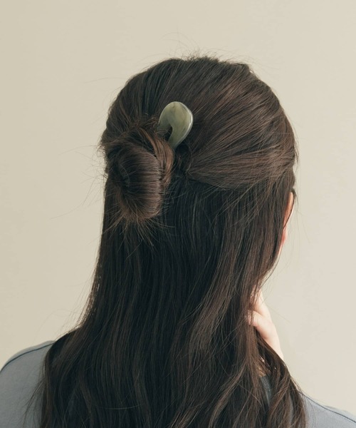 SMELLY(スメリー)の「マーブルジュシヘアスティック(その他ヘアアクセサリー・レディース・カーキ/アイボリー・-)」の1枚目の写真