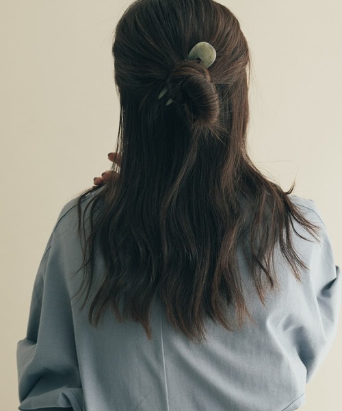 SMELLY(スメリー)の「マーブルジュシヘアスティック(その他ヘアアクセサリー・レディース・カーキ/アイボリー・-)」の9枚目の写真