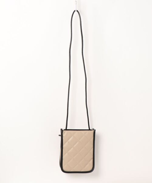 ALTROSE（アルトローズ）の「ショルダーバッグ　[ケリア]（ショルダーバッグ・レディース・カーキ/ブラック/ベージュ/アイボリー・FREE）」の4枚目の写真