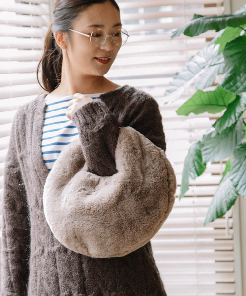 cache cache（カシュ カシュ）の「カシュカシュ cachecache / サークル型エコファーバッグ（ショルダーバッグ・レディース・ブラック/アイボリー/パープル/ベージュ系その他・FREE）」の3枚目の写真