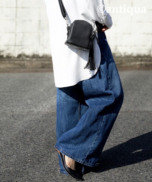 antiqua（アンティカ）の「タッセル付きミニショルダーバッグ（ショルダーバッグ・レディース・ブラック・FREE）」の4枚目の写真