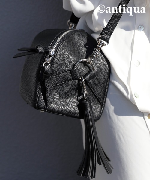 antiqua（アンティカ）の「タッセル付きミニショルダーバッグ（ショルダーバッグ・レディース・ブラック・FREE）」の13枚目の写真