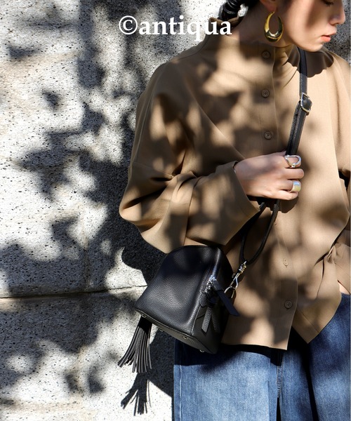 antiqua（アンティカ）の「タッセル付きミニショルダーバッグ（ショルダーバッグ・レディース・ブラック・FREE）」の16枚目の写真