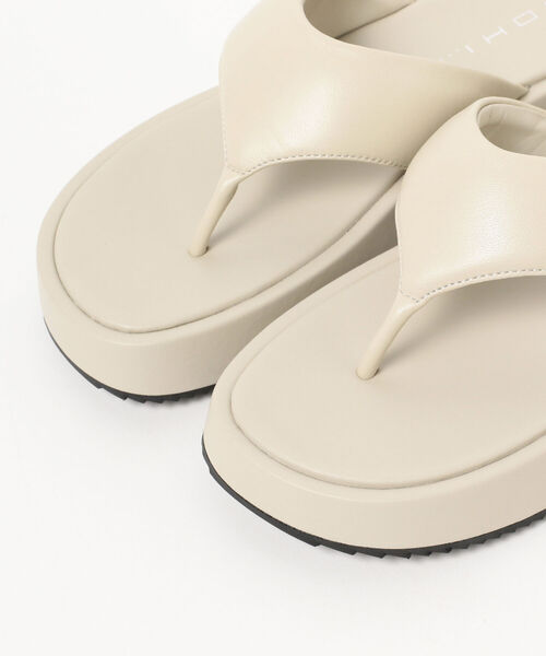 Ray BEAMS(レイビームス)の「MOHI / 厚底 トング サンダル(その他シューズ・レディース・ブラック/オフホワイト・38/39/35/36/37)」の16枚目の写真