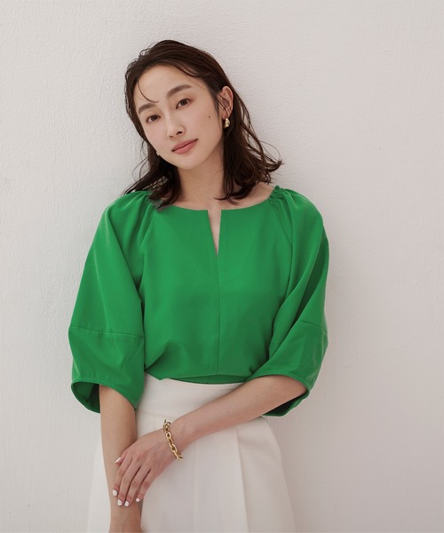 UR'S(ユアーズ)の「キーネックボリュームスリーブブラウス(シャツ/ブラウス・レディース・グリーン/ホワイト/ネイビー・L/S/M)」の3枚目の写真