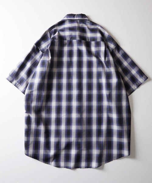 FREAK'S STORE（フリークスストア）の「WEB限定 Relax Fit リラックスフィット ショートスリーブ レギュラーカラーチェックシャツ/オンブレチェック（シャツ/ブラウス・メンズ・ブルー系1/ネイビー/ブルー系2/ピンク/ブラック・LARGE/SMALL/MEDIUM）」の6枚目の写真