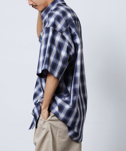 FREAK'S STORE（フリークスストア）の「WEB限定 Relax Fit リラックスフィット ショートスリーブ レギュラーカラーチェックシャツ/オンブレチェック（シャツ/ブラウス・メンズ・ブルー系1/ネイビー/ブルー系2/ピンク/ブラック・LARGE/SMALL/MEDIUM）」の16枚目の写真
