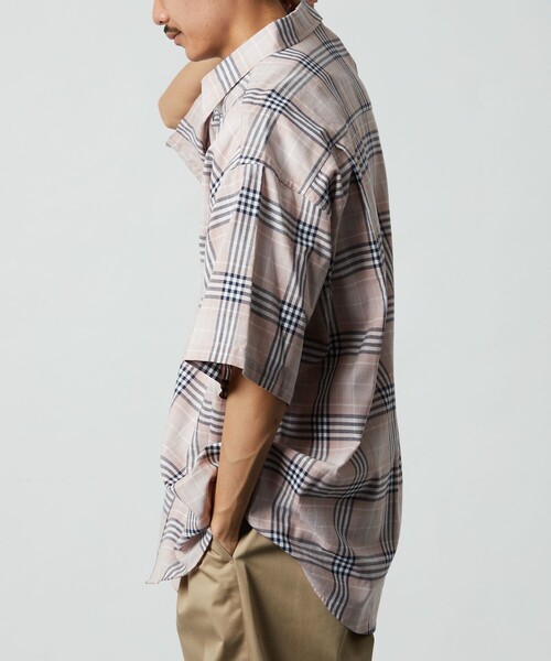 FREAK'S STORE（フリークスストア）の「WEB限定 Relax Fit リラックスフィット ショートスリーブ レギュラーカラーチェックシャツ/オンブレチェック（シャツ/ブラウス・メンズ・ブルー系1/ネイビー/ブルー系2/ピンク/ブラック・LARGE/SMALL/MEDIUM）」の19枚目の写真