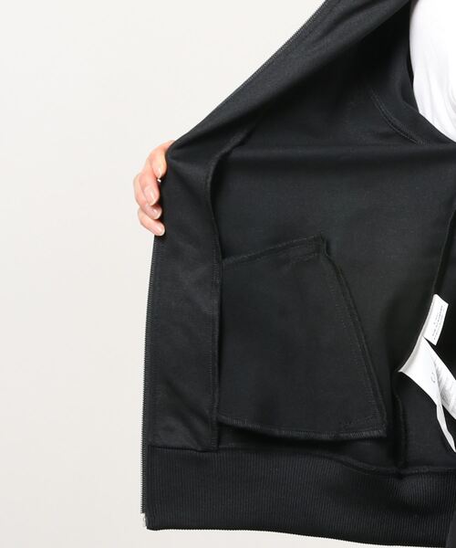 FRED PERRY（フレッドペリー）の「Taped Track Jacket（ブルゾン・レディース・ブラック・10）」の3枚目の写真