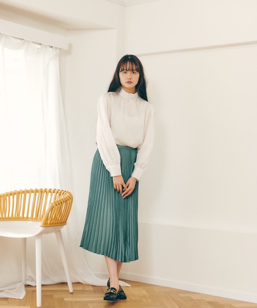 Lamoa（ラモア）の「Lamoa/ボリュームスリーブ グロッシー ブラウス（シャツ/ブラウス・レディース・ホワイト/ブラック/ベージュ・FREE）」の9枚目の写真