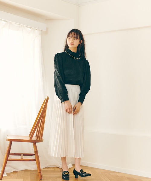 Lamoa（ラモア）の「Lamoa/ボリュームスリーブ グロッシー ブラウス（シャツ/ブラウス・レディース・ホワイト/ブラック/ベージュ・FREE）」の5枚目の写真