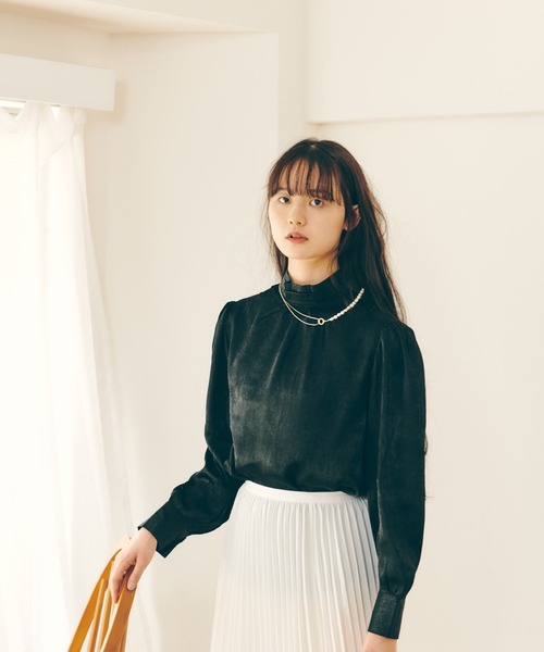 Lamoa（ラモア）の「Lamoa/ボリュームスリーブ グロッシー ブラウス（シャツ/ブラウス・レディース・ホワイト/ブラック/ベージュ・FREE）」の7枚目の写真