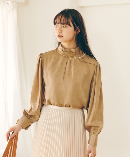 Lamoa（ラモア）の「Lamoa/ボリュームスリーブ グロッシー ブラウス（シャツ/ブラウス・レディース・ホワイト/ブラック/ベージュ・FREE）」の4枚目の写真