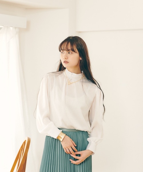 Lamoa（ラモア）の「Lamoa/ボリュームスリーブ グロッシー ブラウス（シャツ/ブラウス・レディース・ホワイト/ブラック/ベージュ・FREE）」の10枚目の写真