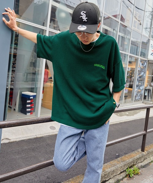 MONO-MART（モノマート）の「【CODDERR】アーチロゴ刺繍 ビッグシルエットワッフルTシャツ（Tシャツ/カットソー・レディース・チャコールグレー/ブラック/グレー/レッド/イエロー/ブルー/グリーン/アイボリー/サックスブルー/ピンク/ブラウン/パープル/ミント/ダークネイビー/オレンジ・M/L/XL）」の19枚目の写真