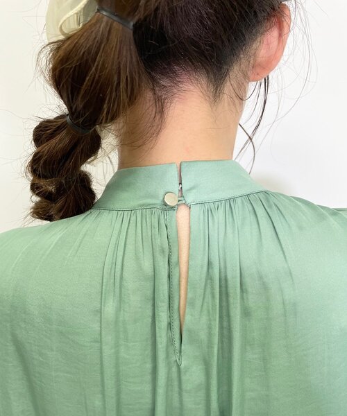 DRESKIP（ドレスキップ）の「◆【洗える】ナイルサテン ハイネックブラウス（シャツ/ブラウス・レディース・グレー系その他/ダークグリーン/ナチュラル/ベビーピンク/アイボリー系5/ブラック系5・02/03/04）」の13枚目の写真