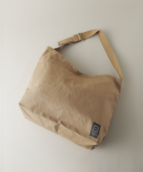 hobo(ホーボー)の「【hobo/ホーボー】別注 AZUMA SHOULDER BAG CANVAS L(ショルダーバッグ・メンズ・ブラック/キャメル・FREE)」の2枚目の写真