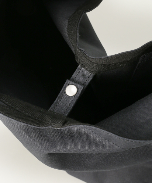 hobo(ホーボー)の「【hobo/ホーボー】別注 AZUMA SHOULDER BAG CANVAS L(ショルダーバッグ・メンズ・ブラック/キャメル・FREE)」の10枚目の写真