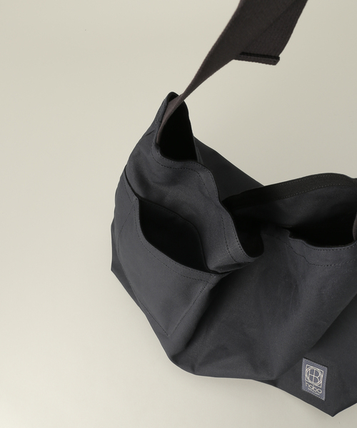 hobo(ホーボー)の「【hobo/ホーボー】別注 AZUMA SHOULDER BAG CANVAS L(ショルダーバッグ・メンズ・ブラック/キャメル・FREE)」の9枚目の写真