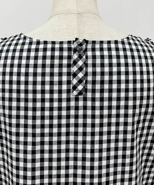 BE NEAT（ビーニート）の「フロントショルダーギャザーフリルブラウス（シャツ/ブラウス・レディース・ブラック/ネイビー・M）」の7枚目の写真