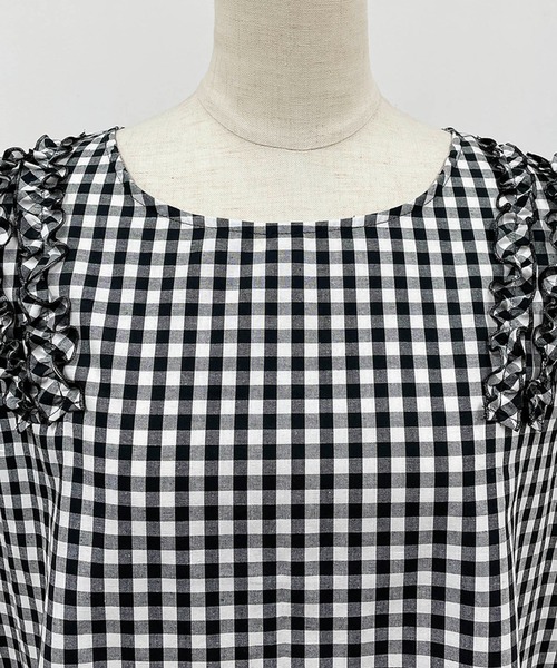 BE NEAT（ビーニート）の「フロントショルダーギャザーフリルブラウス（シャツ/ブラウス・レディース・ブラック/ネイビー・M）」の6枚目の写真