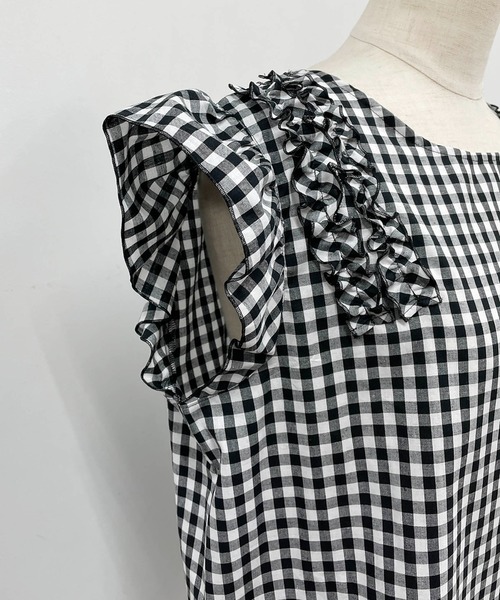 BE NEAT（ビーニート）の「フロントショルダーギャザーフリルブラウス（シャツ/ブラウス・レディース・ブラック/ネイビー・M）」の9枚目の写真