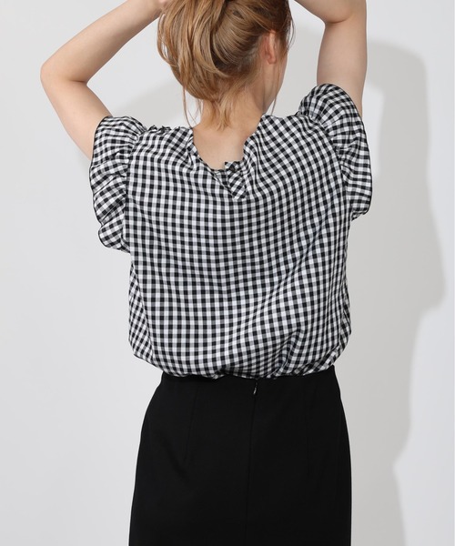 BE NEAT（ビーニート）の「フロントショルダーギャザーフリルブラウス（シャツ/ブラウス・レディース・ブラック/ネイビー・M）」の15枚目の写真