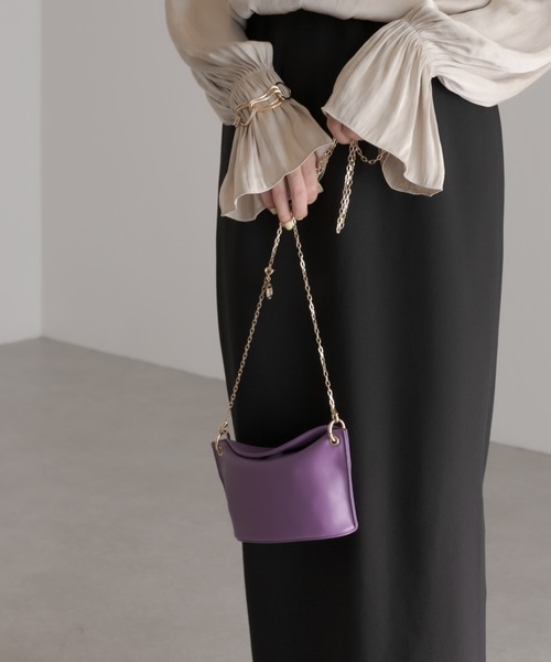 PAPILLONNER（パピヨネ）の「オケージョンからデイリーまで/アクセサリー、ベルトにも変化/チャーム付チェーン3WAYバッグ/PAPILLONNER/パピヨネ/（ショルダーバッグ・レディース・ブラック/パープル/レモンイエロー/バイオレット/アイボリー・FREE）」の13枚目の写真