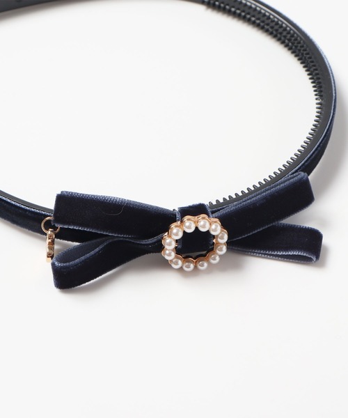 KP DECO（ケーピーデコ）の「ファー梵天付きグログランとベルベットリボンのカチューシャ（カチューシャ・キッズ・レッド/ラベンダー/ブルー系その他・FREE）」の7枚目の写真