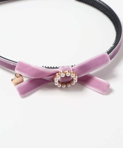 KP DECO（ケーピーデコ）の「ファー梵天付きグログランとベルベットリボンのカチューシャ（カチューシャ・キッズ・レッド/ラベンダー/ブルー系その他・FREE）」の8枚目の写真