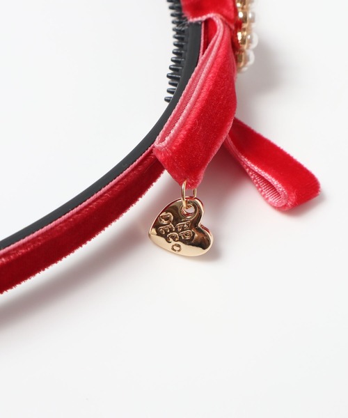 KP DECO（ケーピーデコ）の「ファー梵天付きグログランとベルベットリボンのカチューシャ（カチューシャ・キッズ・レッド/ラベンダー/ブルー系その他・FREE）」の5枚目の写真