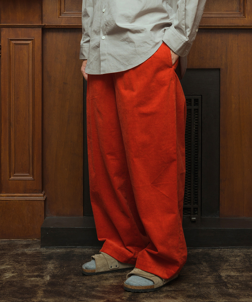 EDIFICE LA BOUCLE（エディフィスラブークル）の「【LA BOUCLE / ラブークル】2タック HUGEASY コーデュロイ イージーパンツ（その他パンツ・メンズ・ブラック/ブラウン/グリーン/ブルー/オレンジ・2/1）」の5枚目の写真