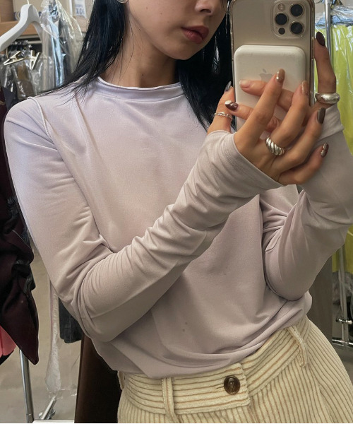 Ameri(アメリ)の「BASIC COMPACT CUT TOPS(Tシャツ/カットソー・レディース・ボルドー/ラベンダー/スミクロ・FREE)」の2枚目の写真
