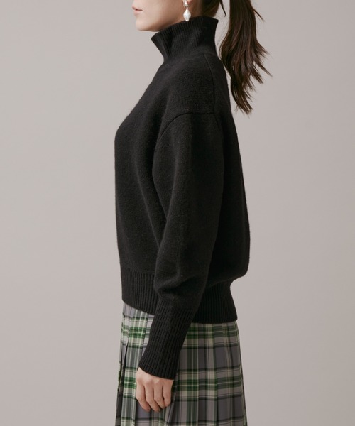 ROPE'（ロペ）の「タスマニアウールハイネックバックスリットニット（ニット/セーター・レディース・ブラック/ホワイト/グリーン/サックスブルー/ラベンダー・38）」の21枚目の写真