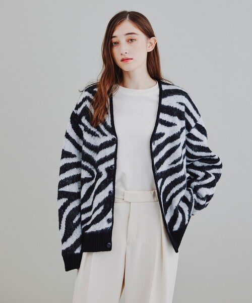 tk.TAKEO KIKUCHI（ティーケータケオキクチ）の「◆シャギーカラーニット アソートカーディガン（カーディガン/ボレロ・レディース・ブラック/イエロー/ブルー/グリーン/ホワイト系3/ブラック系3/ブラック系4/ダークブラウン系3/ダークブラウン系4/ブラウン系1/サックスブルー系1/パープル系/パープル系2/レッド系1・66）」の2枚目の写真