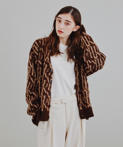 tk.TAKEO KIKUCHI（ティーケータケオキクチ）の「◆シャギーカラーニット アソートカーディガン（カーディガン/ボレロ・レディース・ブラック/イエロー/ブルー/グリーン/ホワイト系3/ブラック系3/ブラック系4/ダークブラウン系3/ダークブラウン系4/ブラウン系1/サックスブルー系1/パープル系/パープル系2/レッド系1・66）」の6枚目の写真