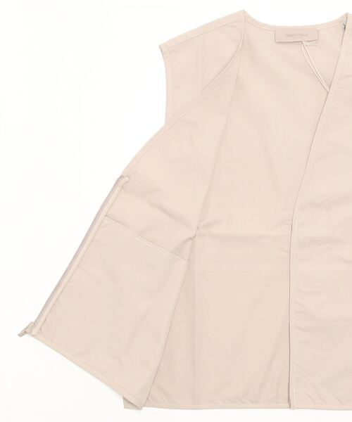 FOG ESSENTIALS(エフオージーエッセンシャルズ)の「VEST(ベスト・メンズ・ベージュ/グレー・S/L/M)」の3枚目の写真