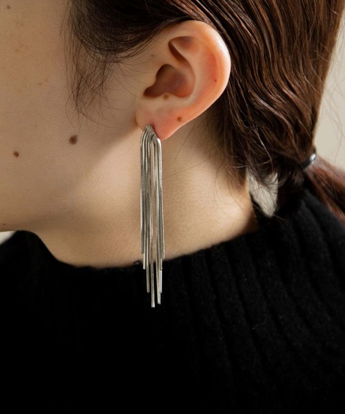 SMELLY（スメリー）の「メタルフリンジピアス（ピアス（両耳用）・レディース・シルバー/ゴールド・-）」の2枚目の写真
