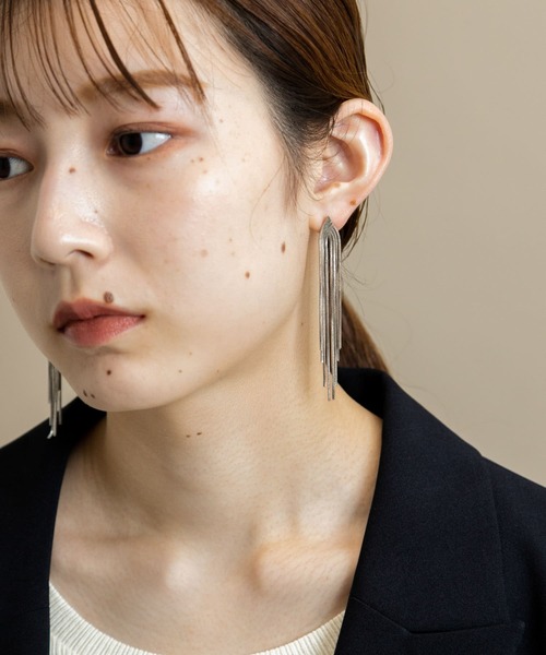 SMELLY（スメリー）の「メタルフリンジピアス（ピアス（両耳用）・レディース・シルバー/ゴールド・-）」の5枚目の写真