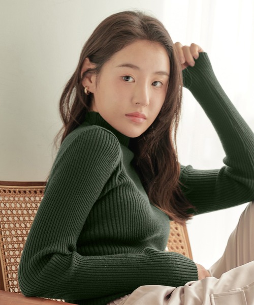 【新品·未使用】m,i,d, バックパールボタンハイネックリブニット ハイネックリブニット（ニット/セーター）｜CHAN ME（チャンミ）の