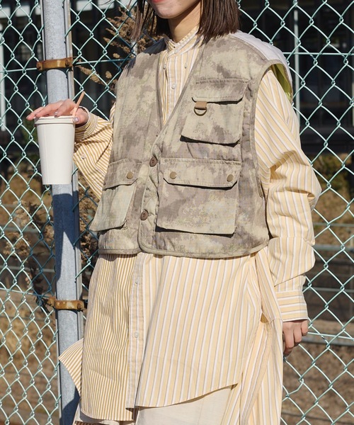 etsinta(エシンタ)の「【etsinta/エシンタ】カモフラキルトショートベスト(ベスト・レディース・オフホワイト/カーキ・ONE SIZE)」の4枚目の写真