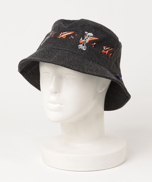 LFYT（エルエフワイティー）の「LFYT ラファイエット [Lafayette] × カイザー [KYZER] -  コラボ アーティスト アート グラフィック 刺繍 ブラックデニム バケットハット [KISS & BONES BUCKET HAT] LS231402（ハット・メンズ・ブラック・ONE SIZE）」の12枚目の写真
