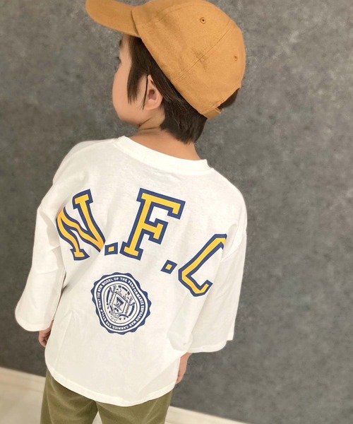 THE CASUAL(カジュアル)の「選べる16カラー 長袖Tシャツ BIGロンT(Tシャツ/カットソー・キッズ・ブラック系1/グレー系1/ネイビー/ベージュ/チャコール/ダークグリーン系1/杢グレー/ダークグリーン/オフホワイト/ホワイト系3/ブラック系2/ベージュ系1/スカイブルー/ブラック/ホワイト系1/ホワイト系2・110cm/120cm/130cm/140cm/150cm/160cm)」の3枚目の写真