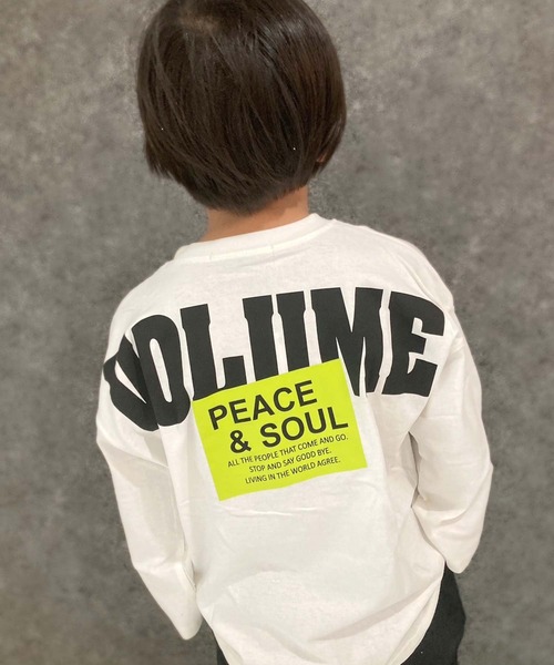 THE CASUAL(カジュアル)の「選べる16カラー 長袖Tシャツ BIGロンT(Tシャツ/カットソー・キッズ・ブラック系1/グレー系1/ネイビー/ベージュ/チャコール/ダークグリーン系1/杢グレー/ダークグリーン/オフホワイト/ホワイト系3/ブラック系2/ベージュ系1/スカイブルー/ブラック/ホワイト系1/ホワイト系2・110cm/120cm/130cm/140cm/150cm/160cm)」の4枚目の写真